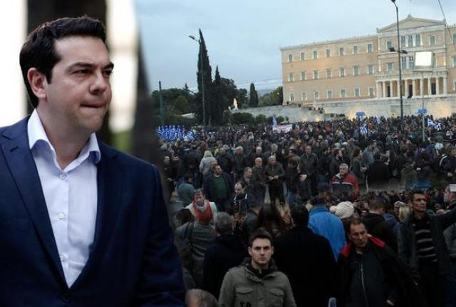 Καβγάς μπροστά στο Μαξίμου – Ποιοί αγρότες έφαγαν «πόρτα» – Τί λέει η κυβέρνηση